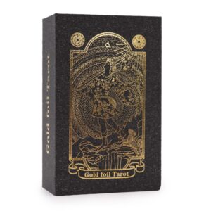 Estuche negro de tarot con una figura estampada en dorado y el rótulo Gold foil Tarot