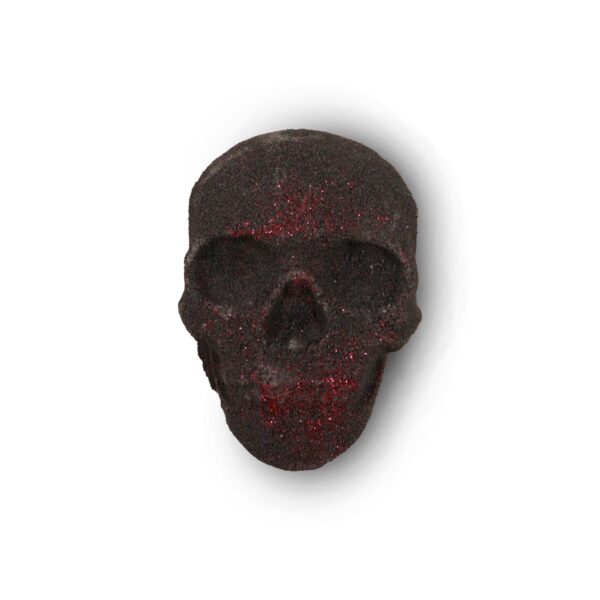Bomba de baño con forma de calavera negra salpicada de brillo rojo