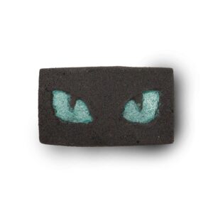 Bomba de baño rectangular negra con dos ojos de gato en verde agua brillante
