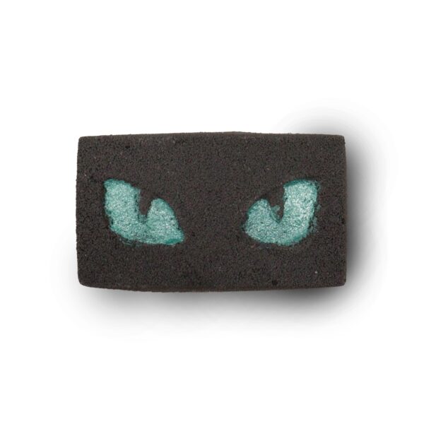 Bomba de baño rectangular negra con dos ojos de gato en verde agua brillante