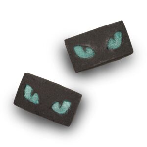 Bomba de baño rectangular negra con dos ojos de gato en verde agua brillante