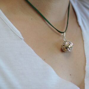 Campana de ángel de plata 925 calada con cordón