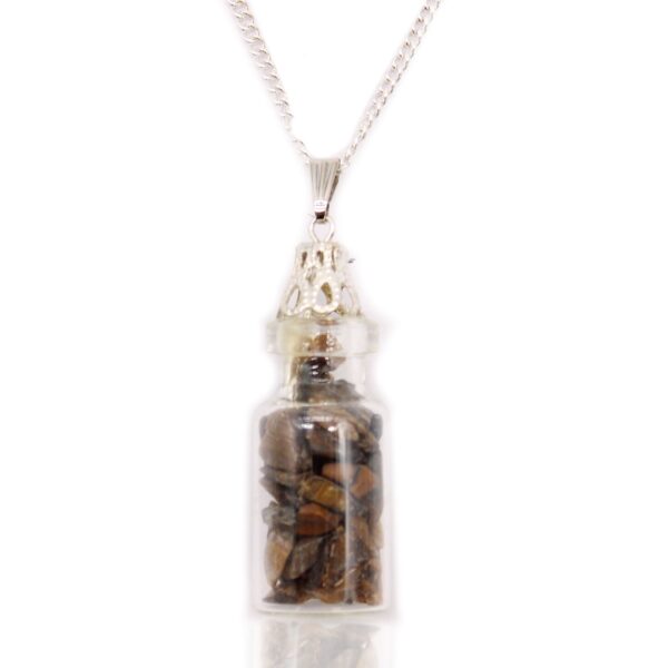 Collar con botellita de vidrio llena de fragmentos de ojo de tigre y remate plateado calado