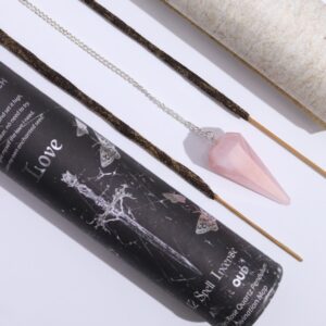 Tubo negro de incienso ritual Amor con péndulo de cuarzo rosa y varillas
