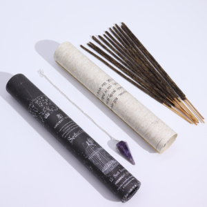 Tubo negro de incienso ritual Seducción con péndulo de amatista y varillas