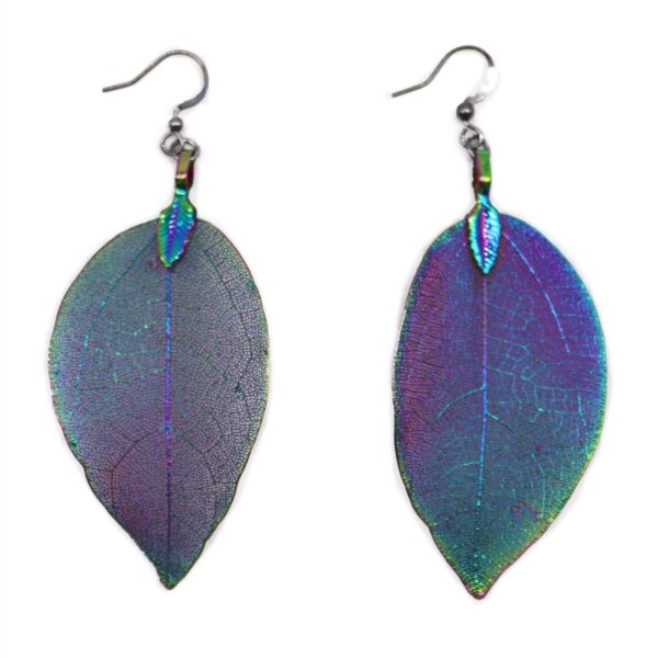 Pendientes de hoja real recubierta de metal tornasolado en morado, azul y verde