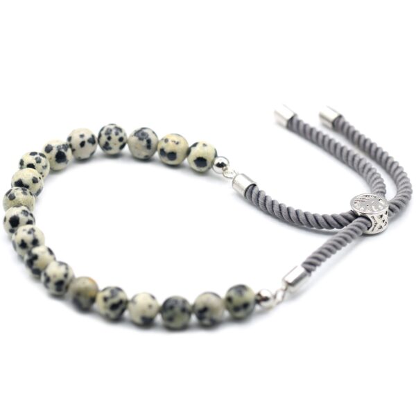 Pulsera de cuentas de jaspe dálmata con cordón gris y pasador deslizante plateado