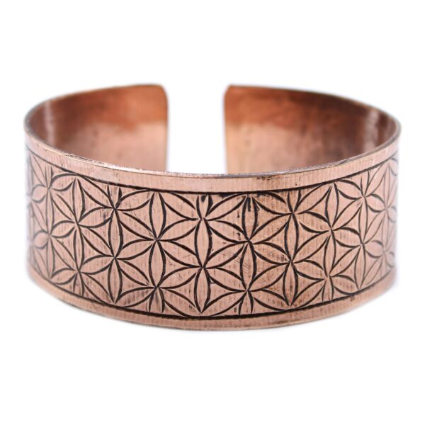 Pulsera abierta de cobre con la Flor de la Vida grabada en toda la banda
