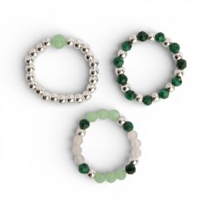Tres anillos elásticos con cuentas de aventurina, malaquita, cuarzo rosa y bolitas plateadas