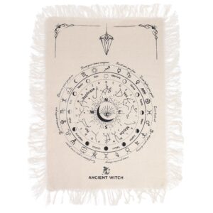 Tela de algodón crudo con flecos y estampado negro: ojo dentro de una luna creciente, planetas y signos del zodiaco