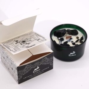 Vela de cera de soja con obsidiana negra y flores secas negras en vaso verde, vista desde arriba