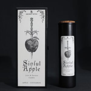 Vela ritual Manzana pecaminosa en vaso negro junto a su caja con una manzana atravesada por un puñal