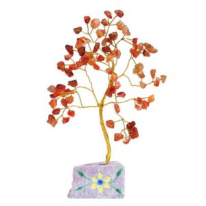Árbol de cornalina con lascas naranjas y rojas en ramas de alambre dorado sobre base lila con flor amarilla pintada