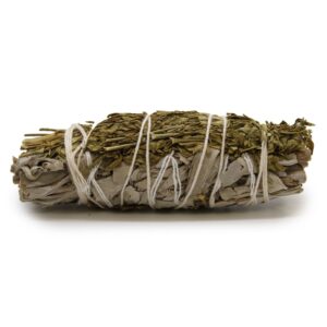 Atado de salvia blanca y ruda verde seca atado con hilo blanco