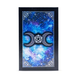 Caja negra de la baraja de tarot con la triple luna y el pentáculo en plata, guía de bolsillo y baraja de reverso azul y dorado