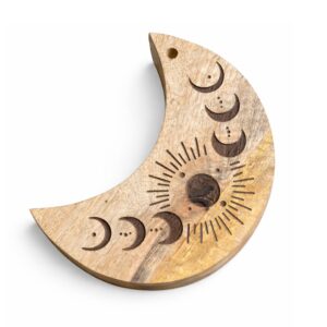 Caja de madera de mango con forma de luna creciente y las fases lunares talladas en la tapa