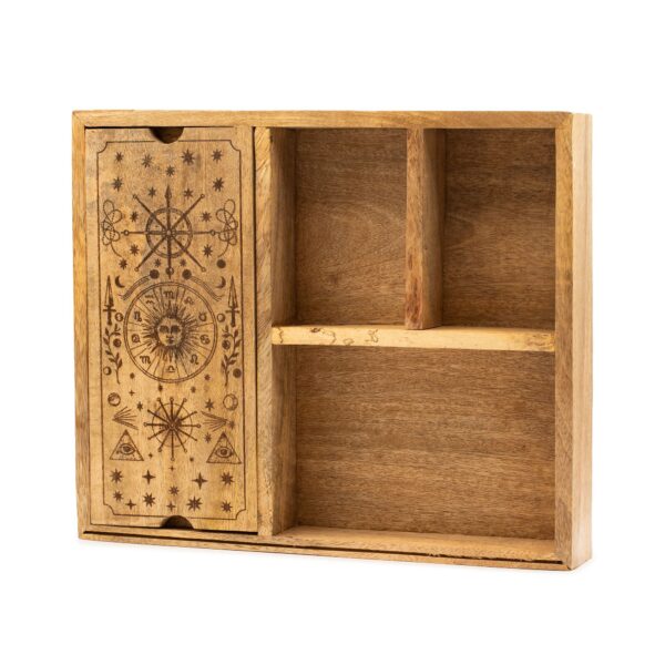 Caja de madera de mango con cuatro compartimentos y tapa corredera grabada con un sol, estrellas y una rosa de los vientos