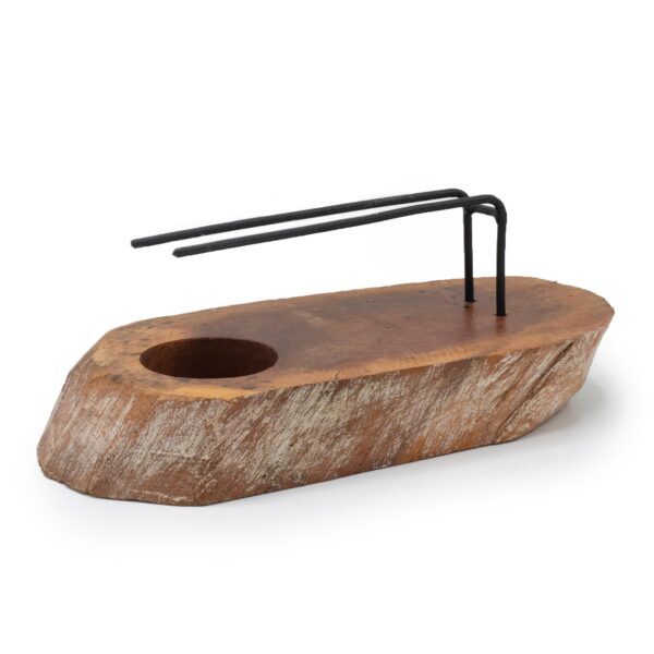 Calentador de palo santo de madera con los costados en blanco envejecido y soporte metálico negro
