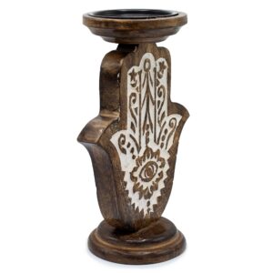 Candelabro grande de madera de mango con mano de Fátima tallada, ojo en la palma y relieve en blanco