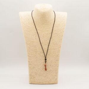 Colgante de hueso de goldstone marrón cobrizo con destellos en cordón negro con cuenta negra