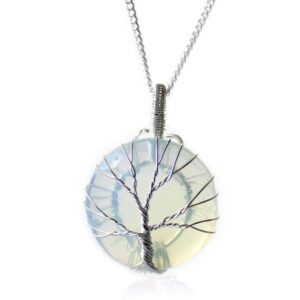 Collar árbol de la vida de alambre plateado sobre un disco de opalita blanca azulada, con cadena