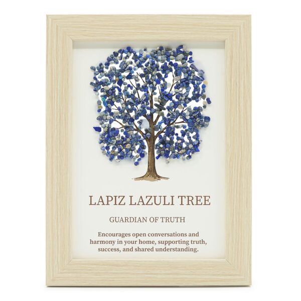 Cuadro con un árbol de la vida cuya copa está hecha de lascas de lapislázuli azul, en marco de efecto madera clara
