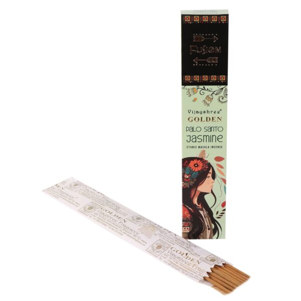 Paquete de incienso de palo santo y jazmín con las varillas asomando del sobre