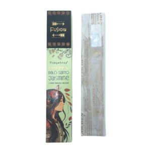 Paquete de incienso de palo santo y jazmín con las varillas asomando del sobre