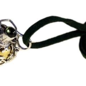 Llamador de ángeles de plata calada con piedra verde facetada y bola dorada