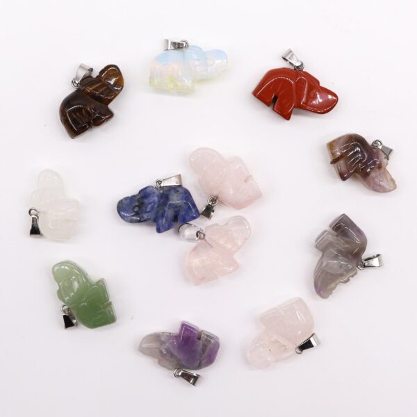 Doce colgantes de elefante tallados en piedra con asa plateada: amatista, cuarzo rosa, aventurina, sodalita, ojo de tigre, jaspe rojo, cristal de roca y opalita