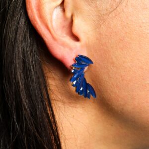 Pendientes en forma de ala de ángel con plumas de vidrio azul intenso, par en espejo