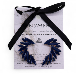 Pendientes en forma de ala de ángel con plumas de vidrio azul intenso, par en espejo