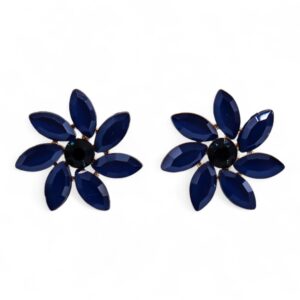 Pendientes de botón en forma de flor de ocho pétalos de vidrio azul con centro oscuro