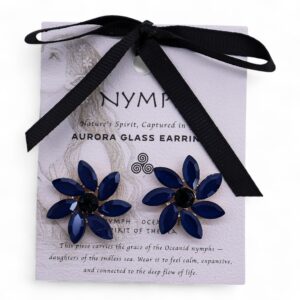 Pendientes de botón en forma de flor de ocho pétalos de vidrio azul con centro oscuro
