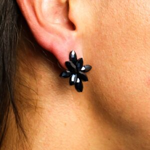 Pendientes flor de vidrio negro facetado con pétalos en punta y tope transparente