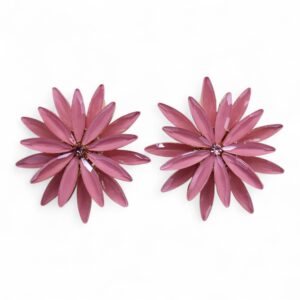 Pendientes flor de vidrio rosa con pétalos en punta en dos capas y centro dorado