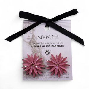 Pendientes flor de vidrio rosa con pétalos en punta en dos capas y centro dorado