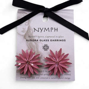 Pendientes flor de vidrio rosa con pétalos en punta en dos capas y centro dorado