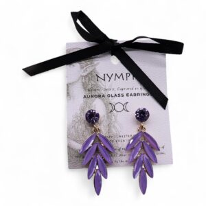 Pendientes de hada con brillo violeta en el poste y caída de hojas de vidrio lavanda, par