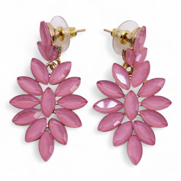 Pendientes largos con brote de tres pétalos y roseta colgante de vidrio rosa malva
