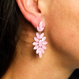 Pendientes largos con brote de tres pétalos y roseta colgante de vidrio rosa malva
