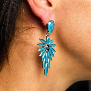 Pendientes largos con gota verde azulada y caída de hojas de vidrio en abanico con dos brillos azules