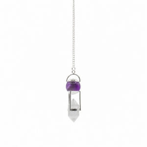 Péndulo con esfera de amatista violeta y cristal de cuarzo transparente de doble punta unidos por una montura plateada, colgado de una cadena