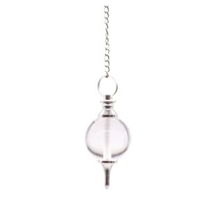 Péndulo con esfera de cuarzo transparente, remate torneado y punta de metal plateado, colgado de una cadena