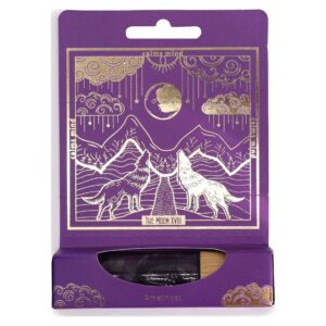 Envase morado de perfume roll-on con La Luna del tarot en dorado, dos lobos aullando y el frasco de amatista en la ventana