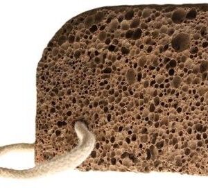 Piedra volcánica marrón en forma de limón, con las puntas rebajadas, poros y cordón de algodón