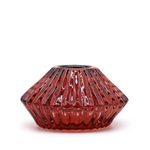 Portavelas de vidrio prensado rojo oscuro con estrías en forma de flor, de perfil y sin vela