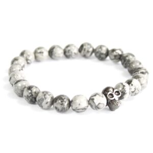 Pulsera elástica de cuentas de ágata gris con vetas negras y una pequeña calavera de peltre gris oscuro