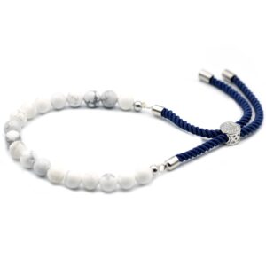 Pulsera de cuentas de howlita blanca con cordón azul marino torcido y pasador plateado