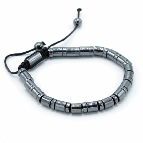 Pulsera minimalista de cilindros y aros de hematita magnética gris con nudo corredizo negro